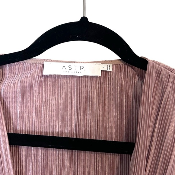 ASTR The Label Deep-V Pleated Pink Bodysuit- Size Small - Picture 8 of 11